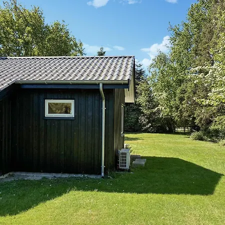 2 Bedroom Stunning In Vaeggerlose Feriehus Bøtø By