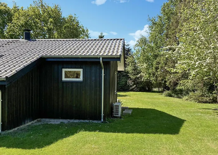2 Bedroom Stunning In Vaeggerlose Casa de Férias Bøtø By