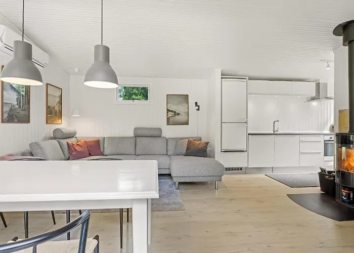 2 Bedroom Stunning In Vaeggerlose Casa de Férias *