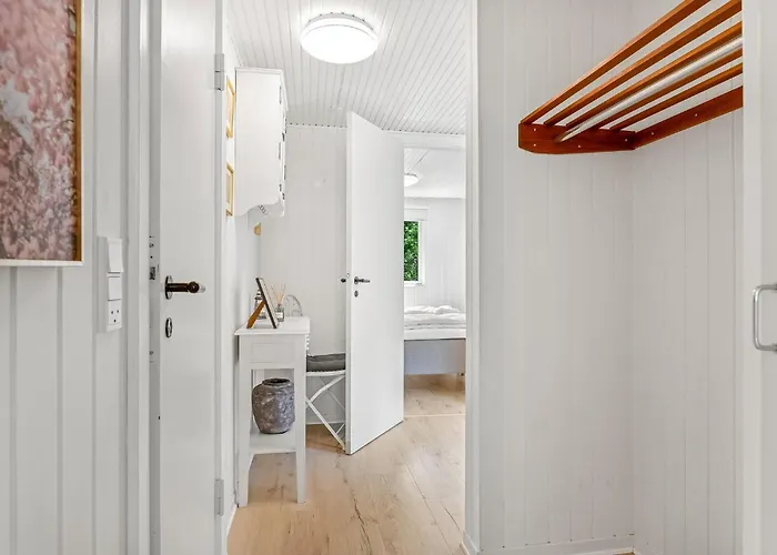 2 Bedroom Stunning In Vaeggerlose Casa de Férias *